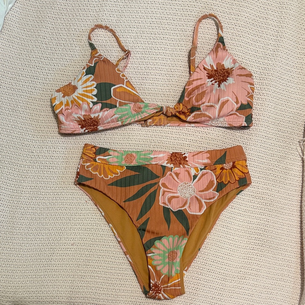 Roxy Floral Bikini in Pink and Orange top Large, bottoms small